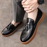 Latest Design Pointed Toe Dress Shoes Men Fashion Slip on Handsome Classic Tassel Loafers Business Wedding Shoes for Men