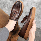Latest Design Pointed Toe Dress Shoes Men Fashion Slip on Handsome Classic Tassel Loafers Business Wedding Shoes for Men
