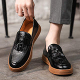 Latest Design Pointed Toe Dress Shoes Men Fashion Slip on Handsome Classic Tassel Loafers Business Wedding Shoes for Men