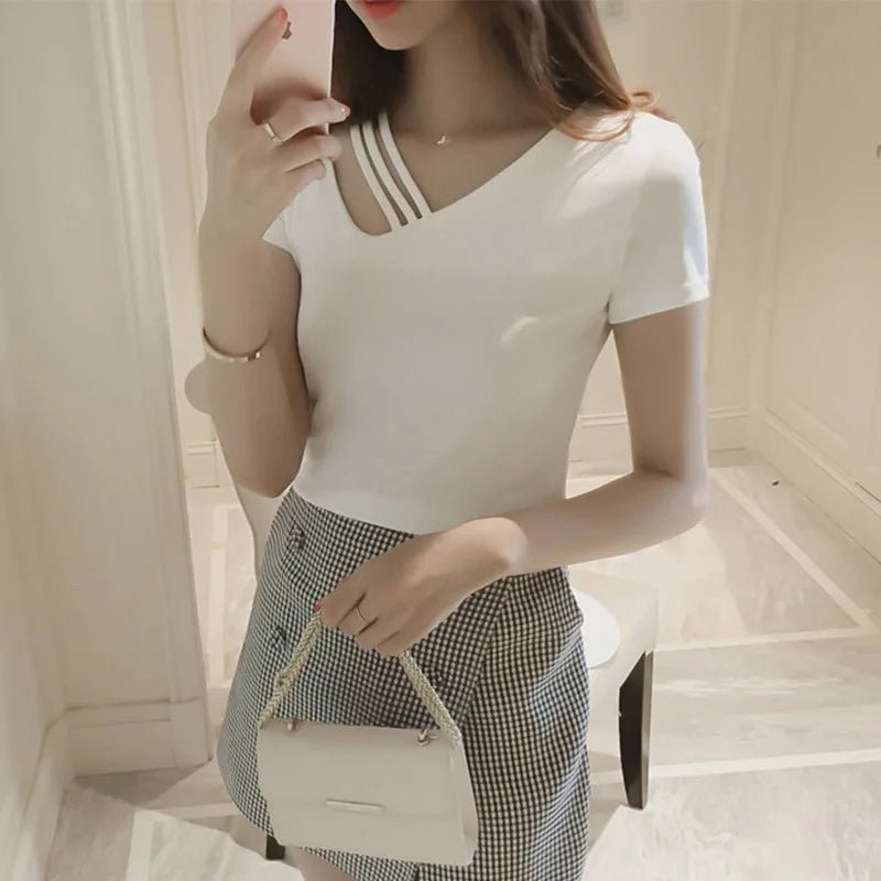 Premium Quality Graphic Tee Slim - fit Tops for Women V - neck Crop Top - Zeprah