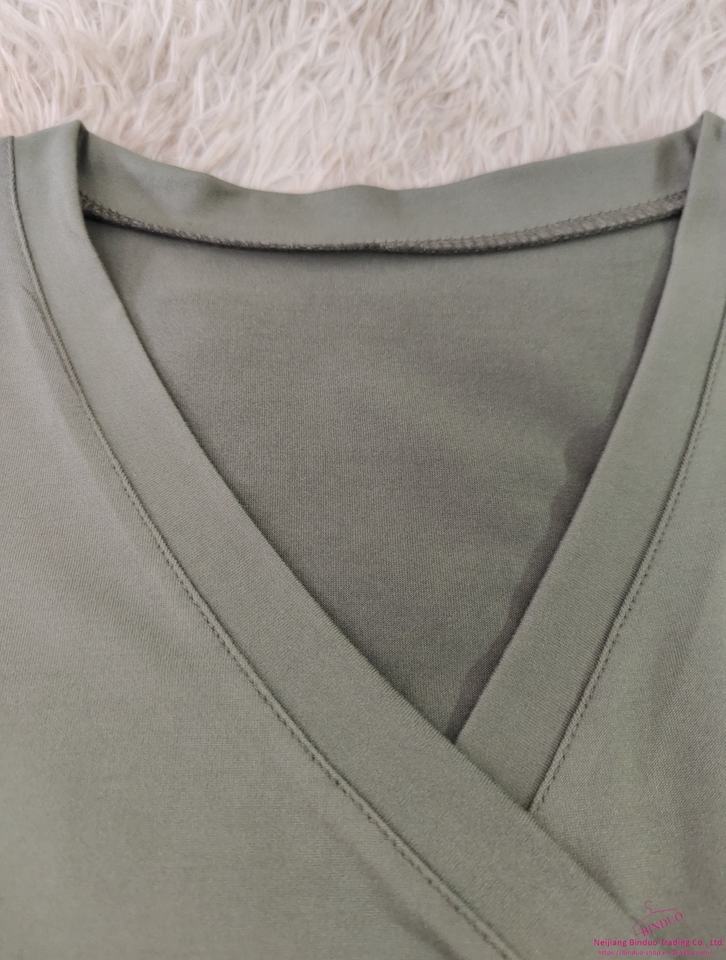 Slim-fit Graphic Tee Crossed V-neck Tops for Women Simple T-shirt for Women