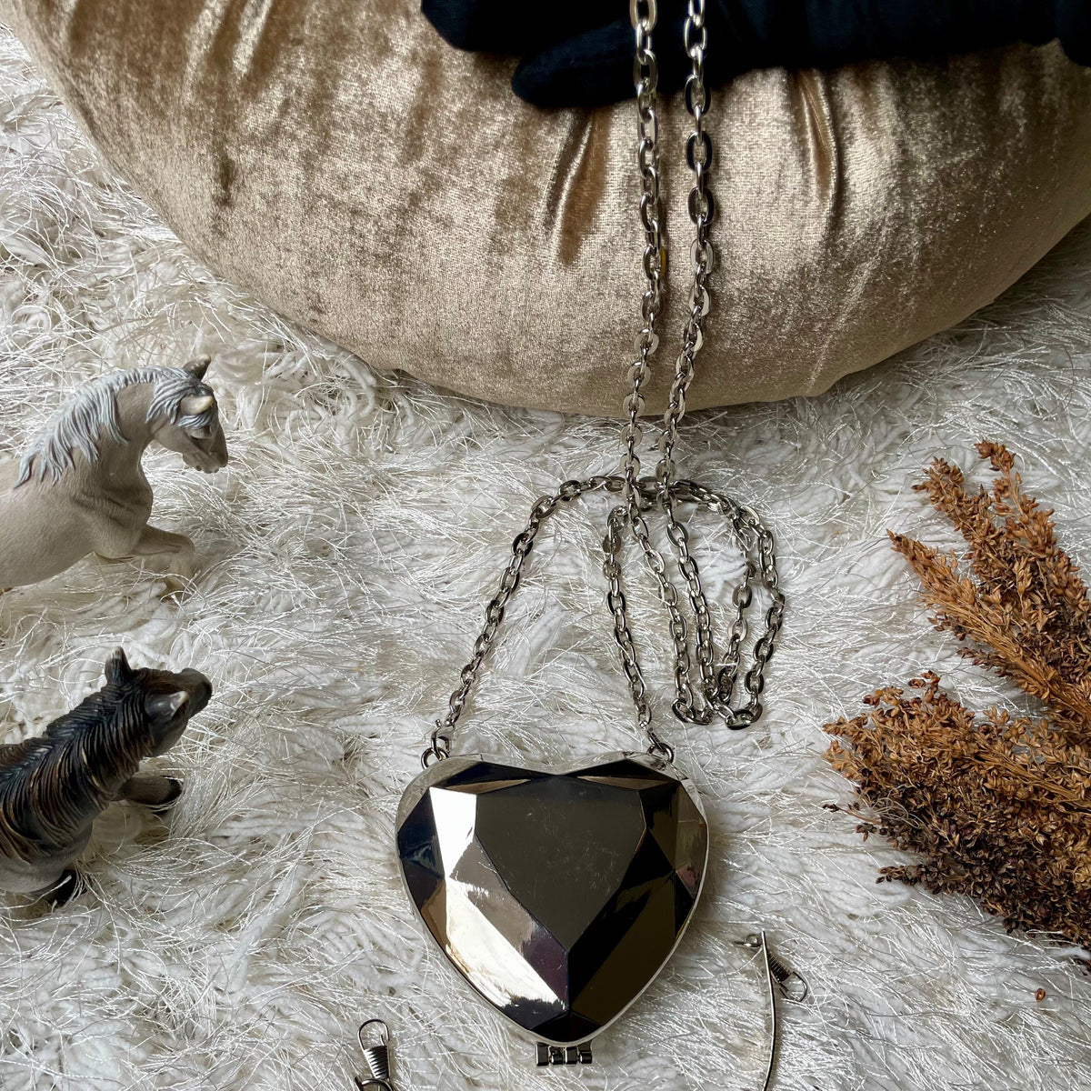 Metallic Heart Clutch