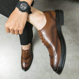 Pointed Toe Black Brown Dress Shoes Lace up Formal New Design Durable Fashion Men Brogue Wedding Shoes for Men