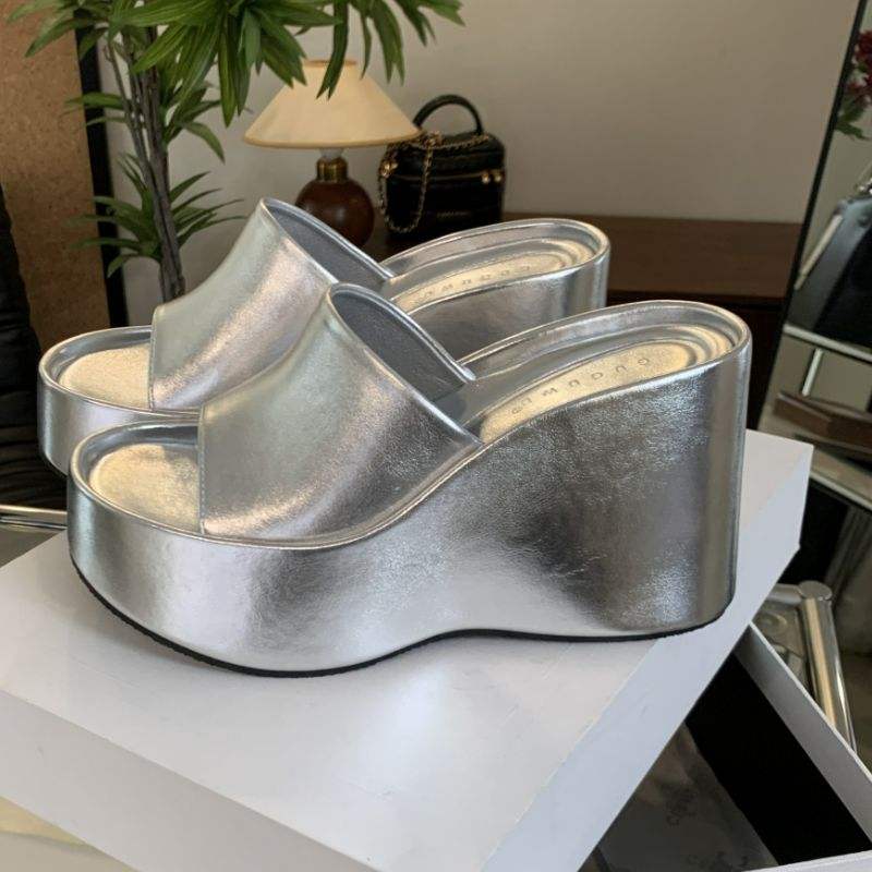 Ladies Height Boosting Platform Sandals with Thick Palm Outsole
