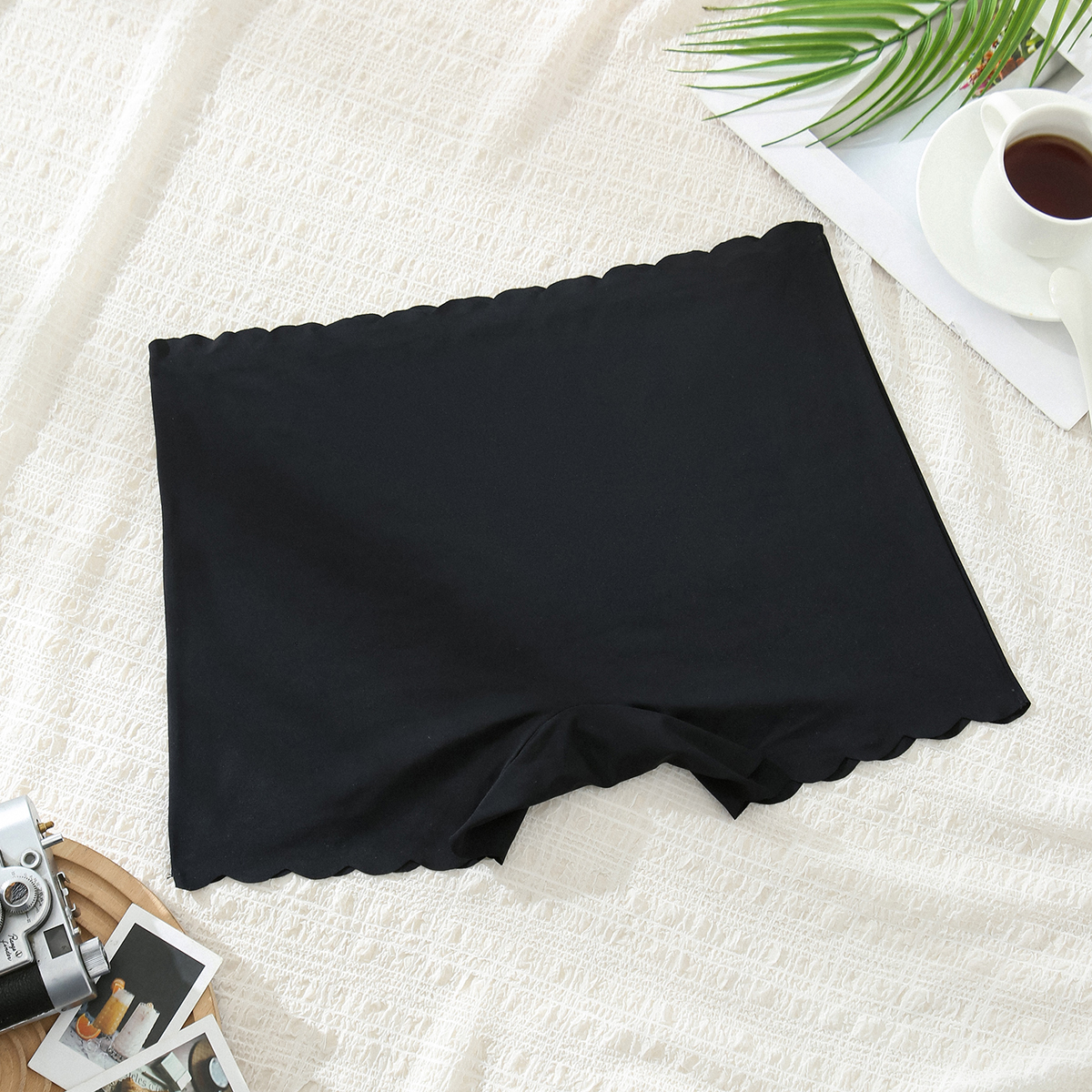 Black Seamless Safety Shorts with Scalloped Edge