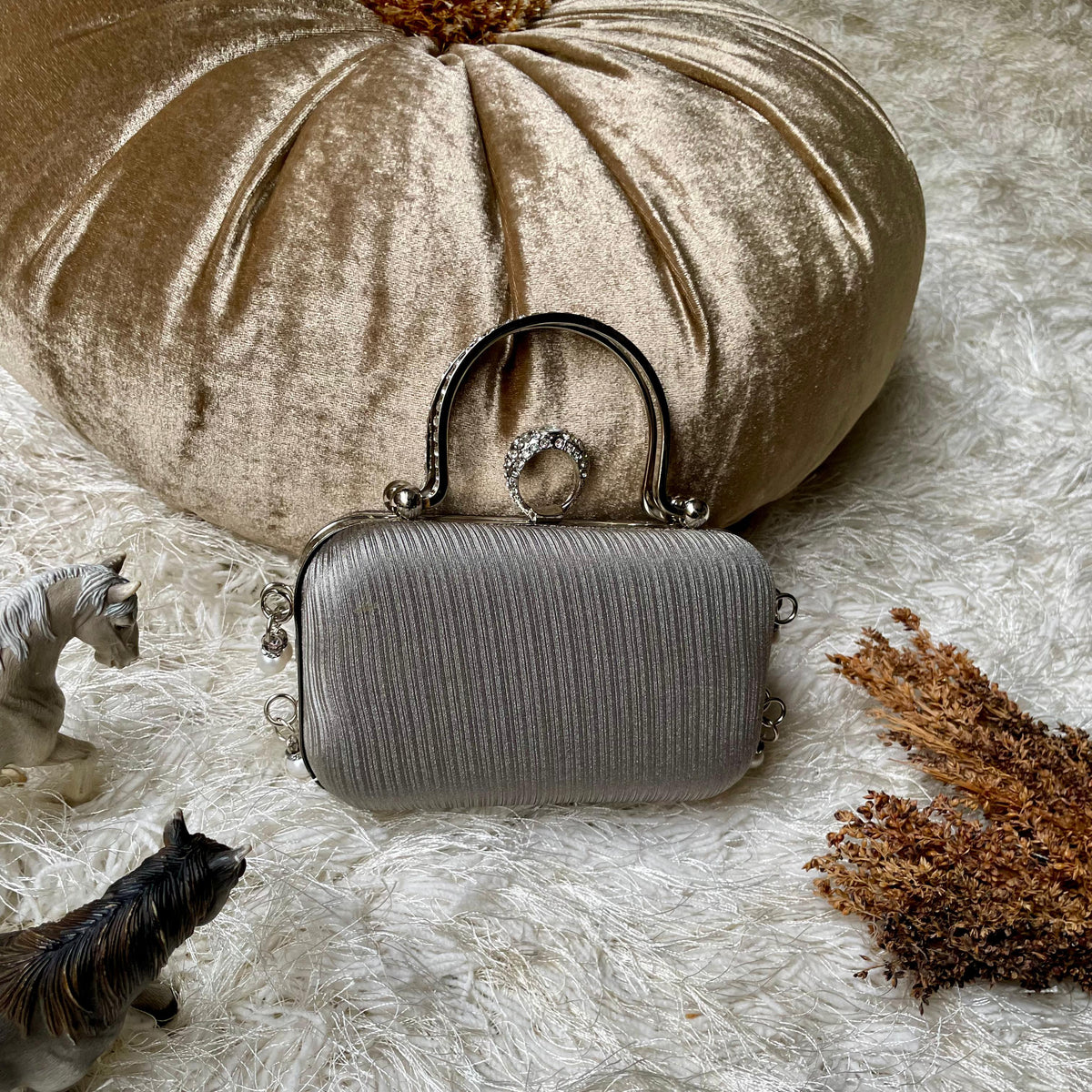 Regal Ring Box Clutch