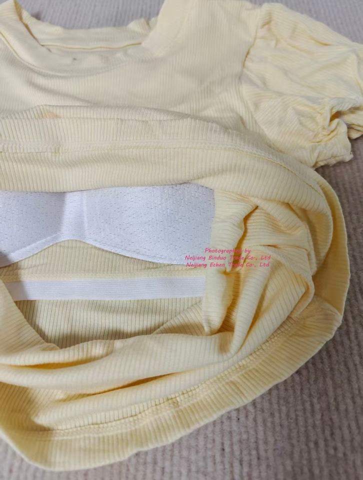 2026 New Arrival Women's Ribbed Knit Puff Sleeve T-Shirt with Built-In Bra, Crew Neck Casual Top for Daily Wear