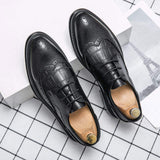Lace up Men Brogue Shoes Fashion Classic Designers Good Quality Dress Shoes Oxfords for Men