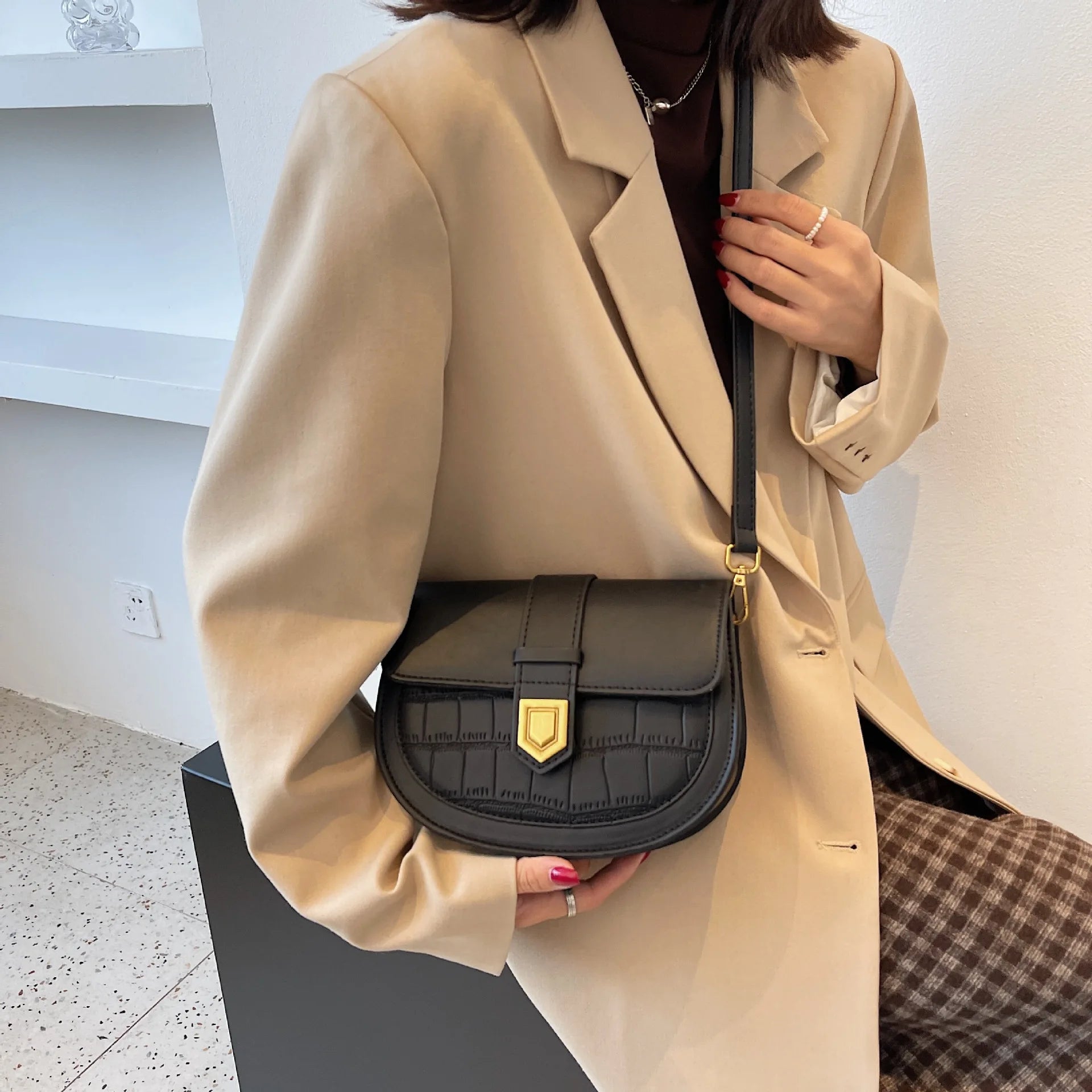 Fashion Acrylic Chain Messenger Shoulder Bag Womens Bags Design Stone Saddle Handbags - Zeprah