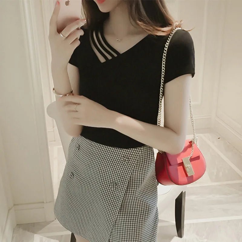 Premium Quality Graphic Tee Slim - fit Tops for Women V - neck Crop Top - Zeprah