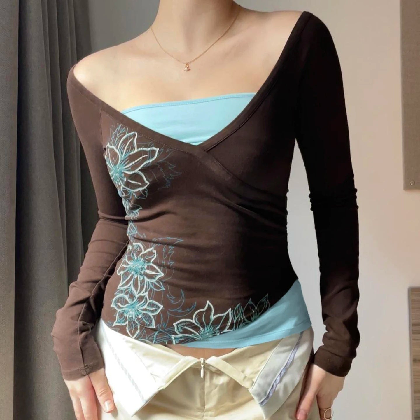 Retro Print Contrast Color V - Neck Long Sleeve Knitted Digital Printing T-Shirt | Slim Fit Comfortable Casual Top - Zeprah