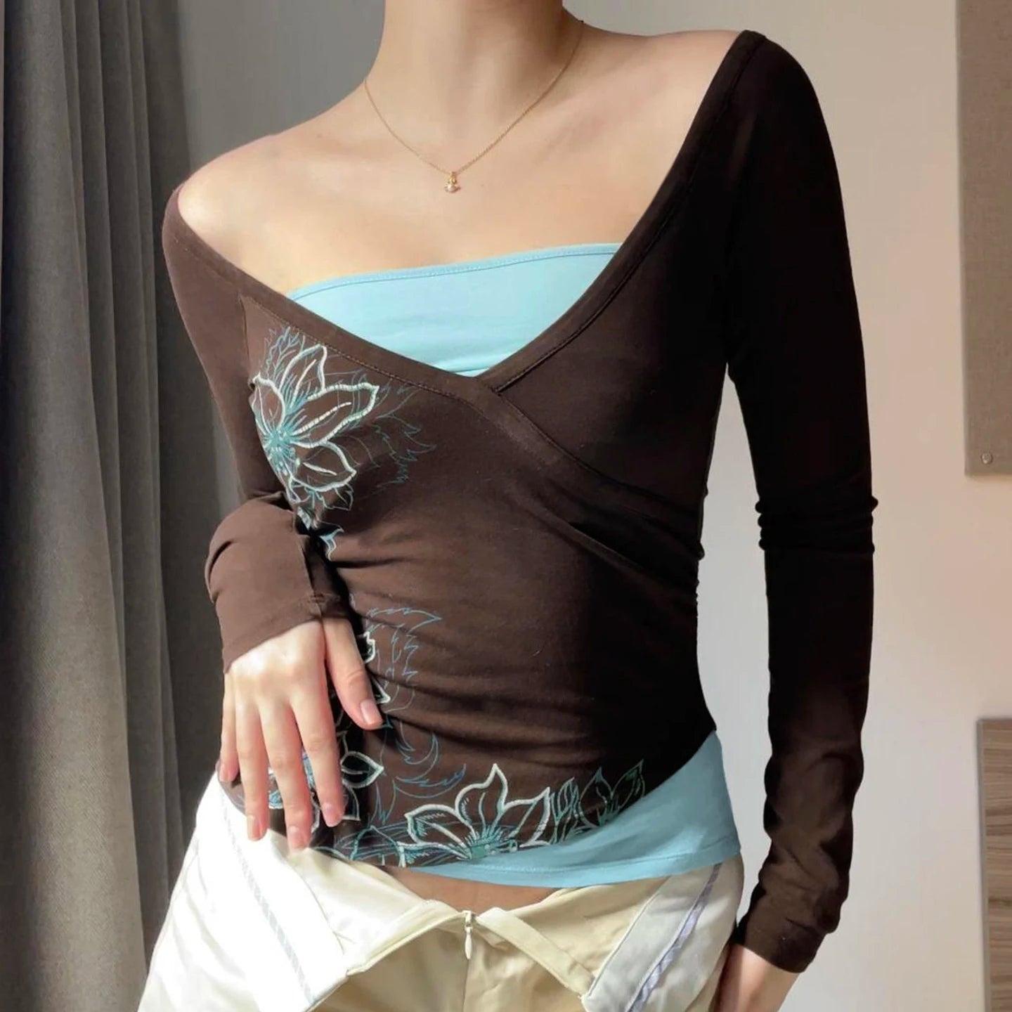 Retro Print Contrast Color V - Neck Long Sleeve Knitted Digital Printing T-Shirt | Slim Fit Comfortable Casual Top - Zeprah