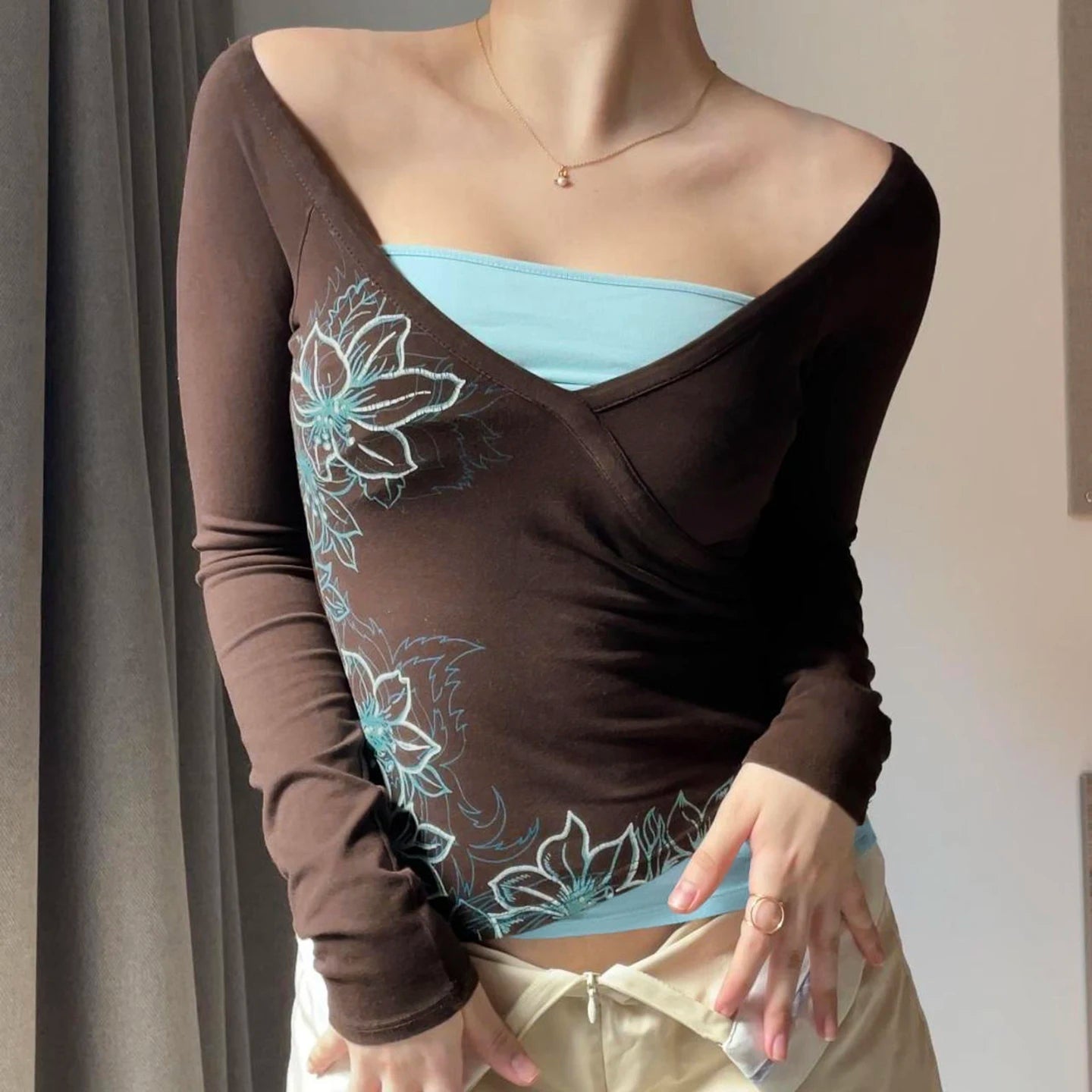 Retro Print Contrast Color V - Neck Long Sleeve Knitted Digital Printing T-Shirt | Slim Fit Comfortable Casual Top - Zeprah
