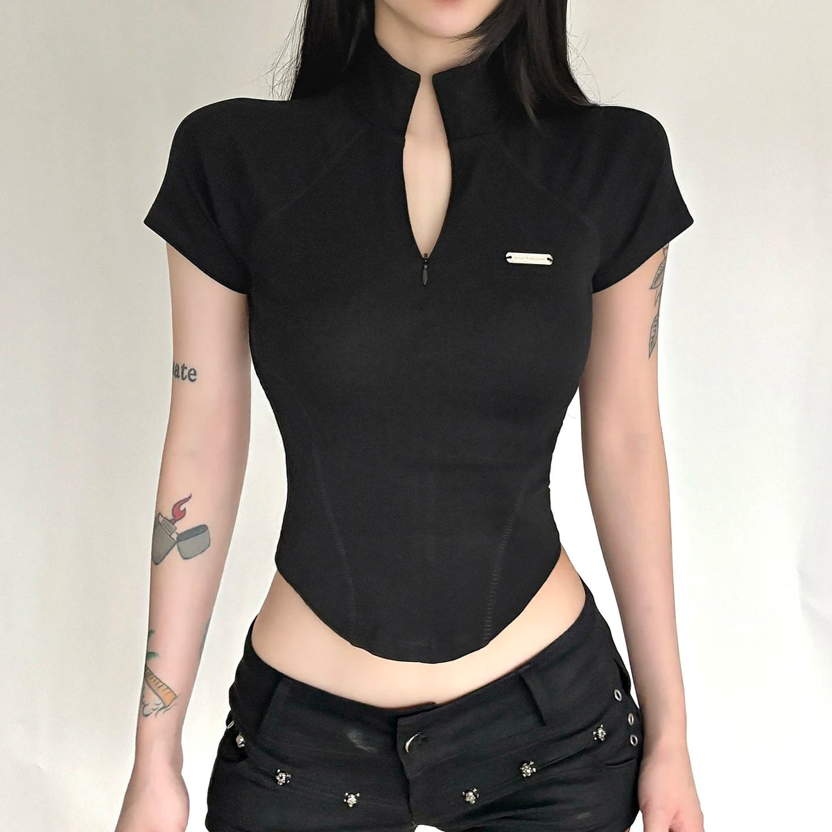 Short Sleeve Solid T-Shirt Minimalist Techwear Style Slim Fit Casual Athletic Top Metallic Logo Stretch Knit Breathable - Zeprah